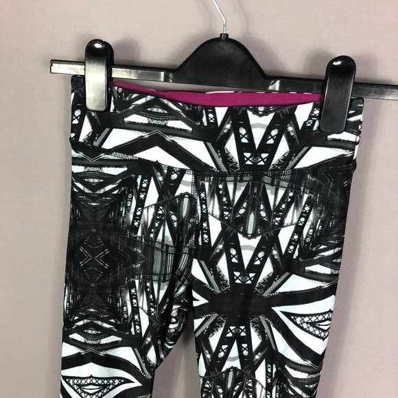 Steve Madden Black Bridge Capri Active Leggins Size XS - Picture 4 of 10